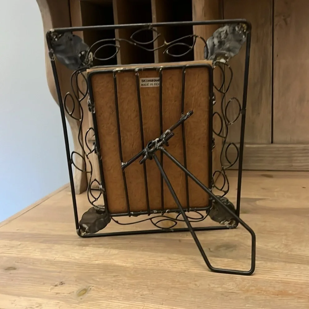 Pottery Barn 5” x 7” Picture Frame Photo Free Standing Metal Leaf Design